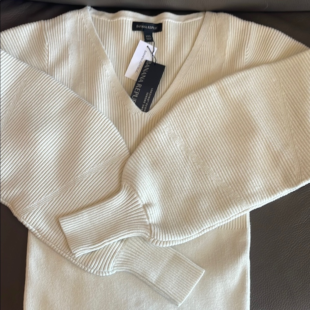Banana Republic women’s Cream Sweater